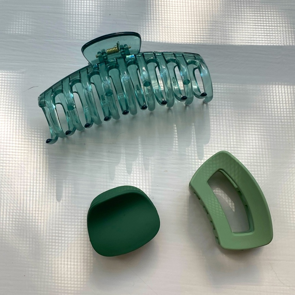 Green 3 pack of claw clips!